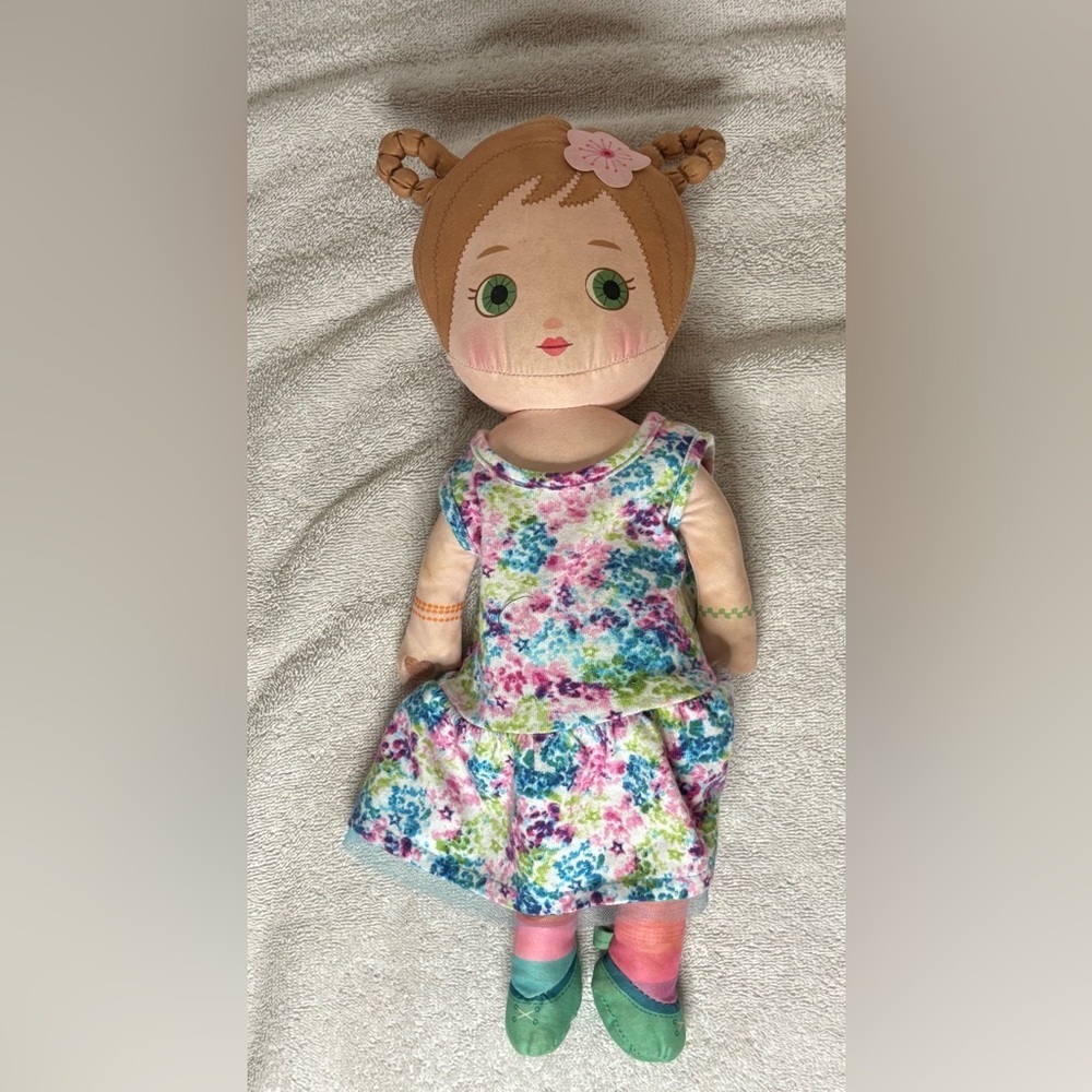 Mooshka Doll 15” Sings Ring Around the Rosie when hands are connected. Working